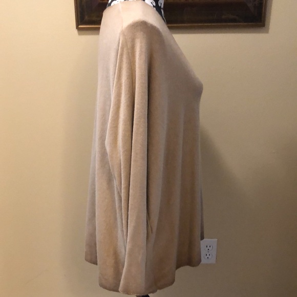 Sunny Studio silver thread trimmed v-neck cuddly textured long dolman sleeve top - Picture 5 of 13